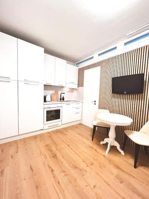 Bright Tiny Studio - Shared Pool & Sauna - Free Parking - Air Condition Muralto Dış mekan fotoğraf